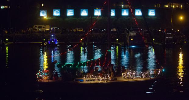 Parade+of+Lights+at+Oceanside+Harbor%2C+December+12
