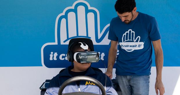 Andy, a 10th grader tries out the VR with Steven Ruiz with It Can Wait