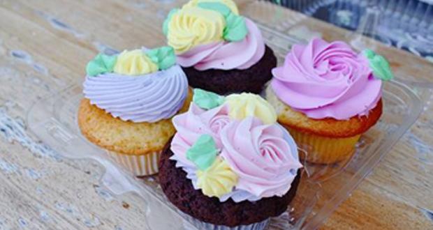 four+multi+colored+cupcakes